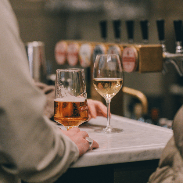 Öl och vin i Luzettes Bar