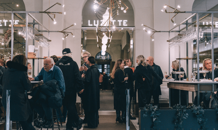 Luzettes uteservering inne i Centralstationen